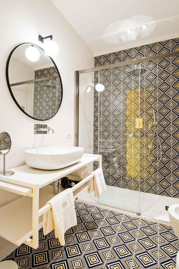 Toraldo Suites - Dimore Partenopee Napoli Bagian luar foto