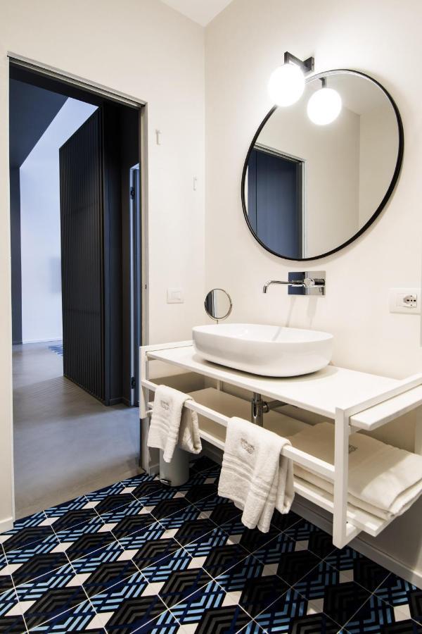 Toraldo Suites - Dimore Partenopee Napoli Bagian luar foto