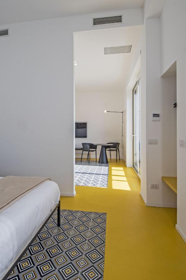 Toraldo Suites - Dimore Partenopee Napoli Bagian luar foto