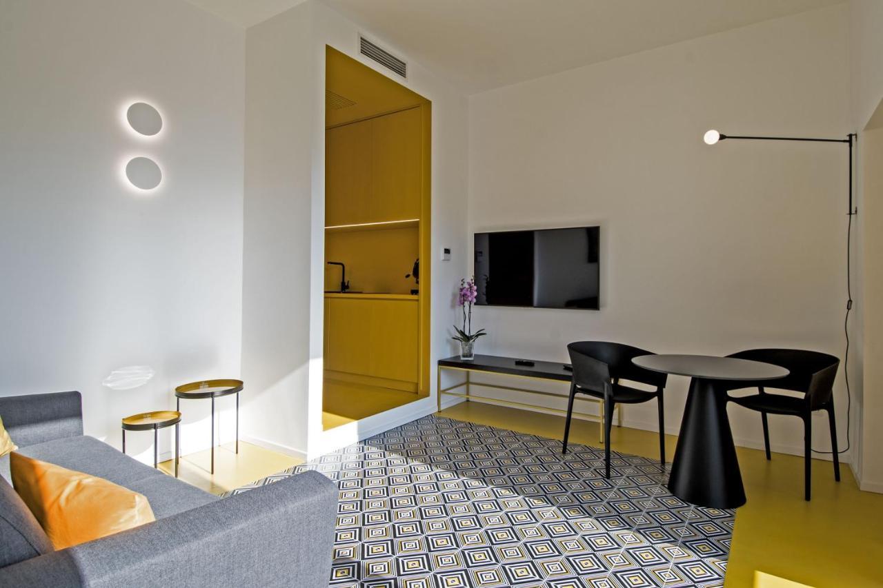 Toraldo Suites - Dimore Partenopee Napoli Bagian luar foto