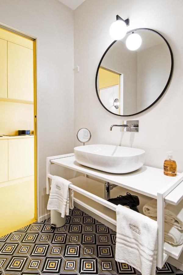 Toraldo Suites - Dimore Partenopee Napoli Bagian luar foto